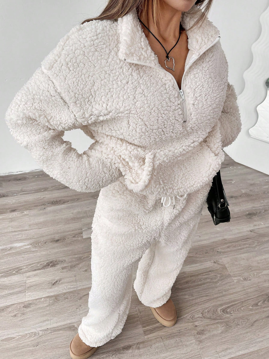 Women'S White Thermal Lined Stand Collar Half-Zip Pocket Decorated Long Sleeve Top and Drawstring Waist Long Pants Winter Sports Suit